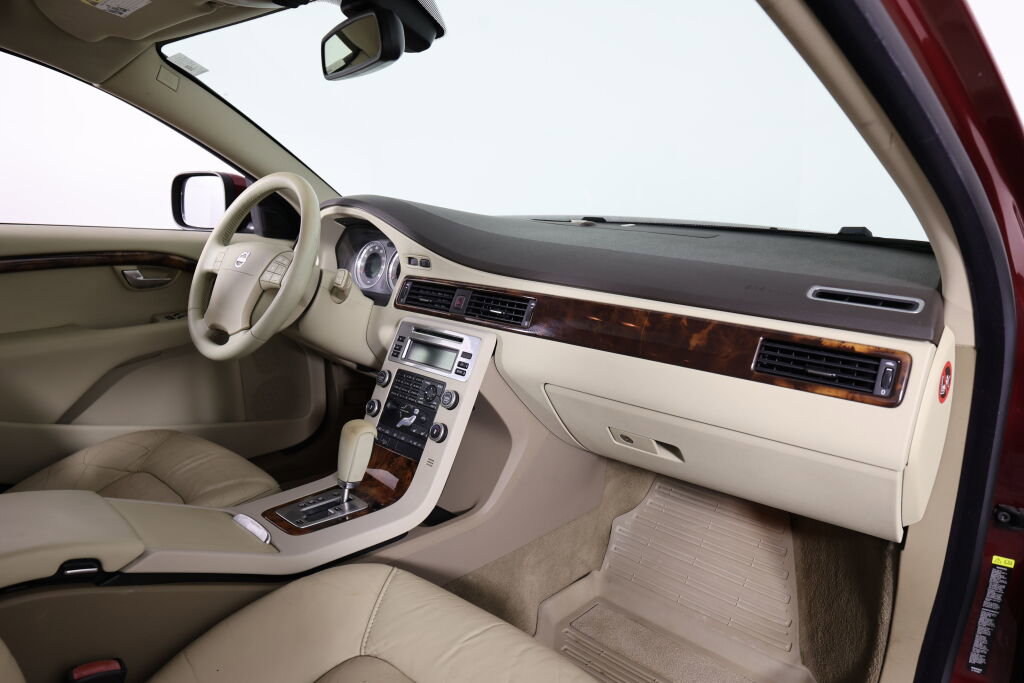 Used 2009 Volvo XC70 3.2 image 25