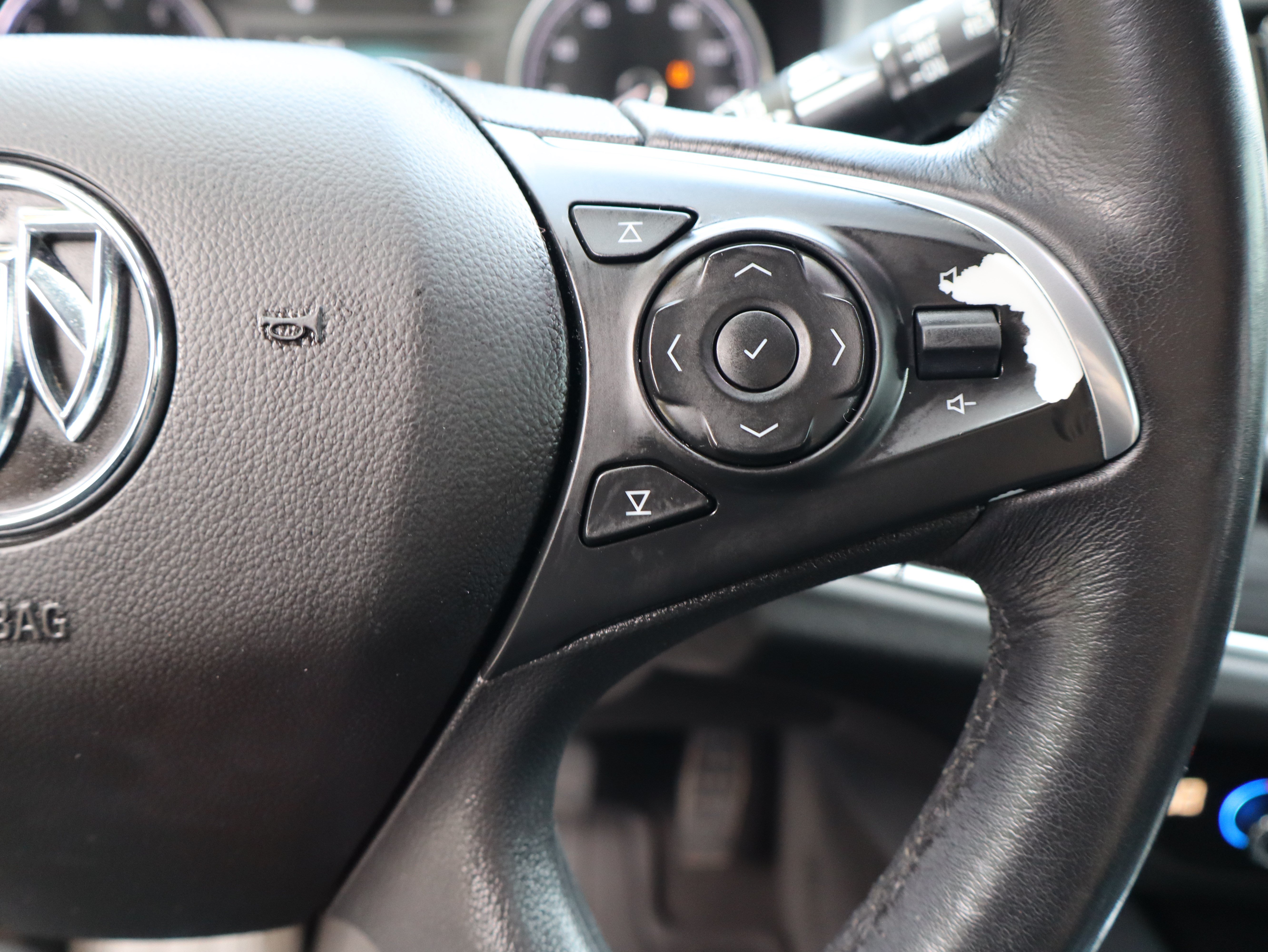 Used 2019 Buick Enclave Essence FWD image 31
