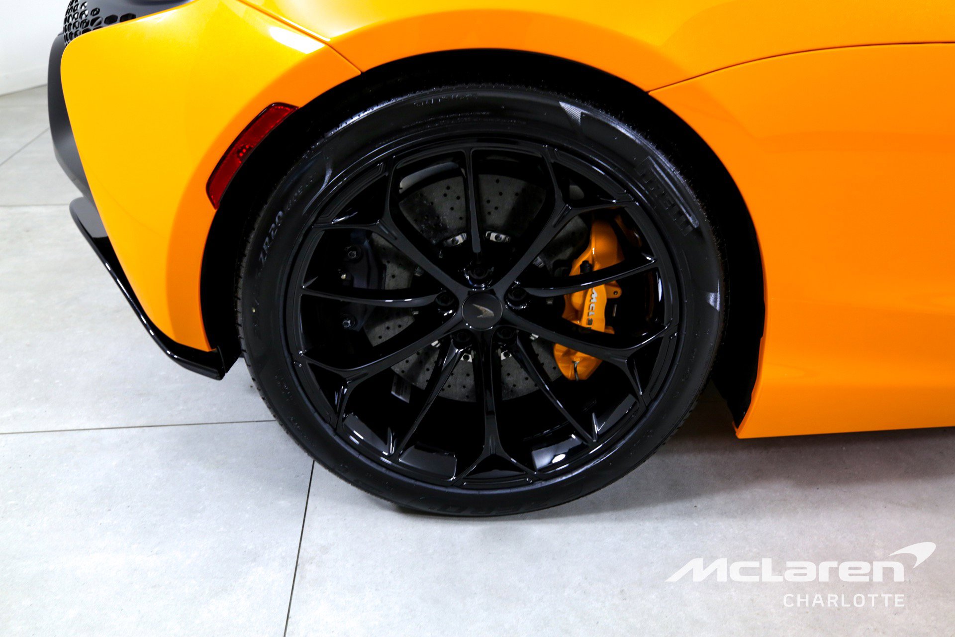 Used 2025 McLaren Artura Spider image 26