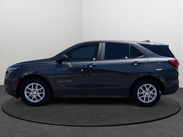 Certified 2022 Chevrolet Equinox LS w/ LS Convenience Package FWD image 2