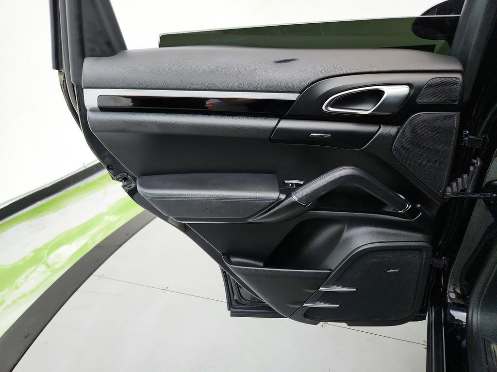 Used 2017 Porsche Cayenne Platinum Edition image 27