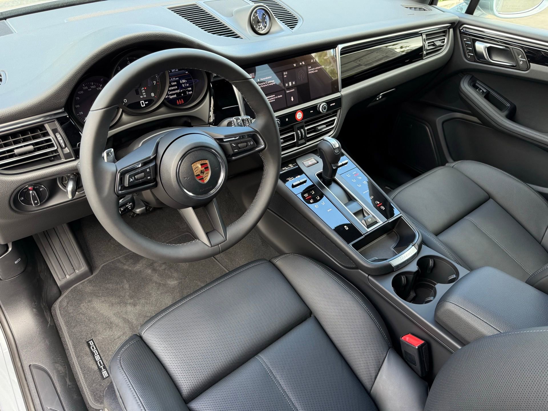 Used 2026 Porsche Macan image 4