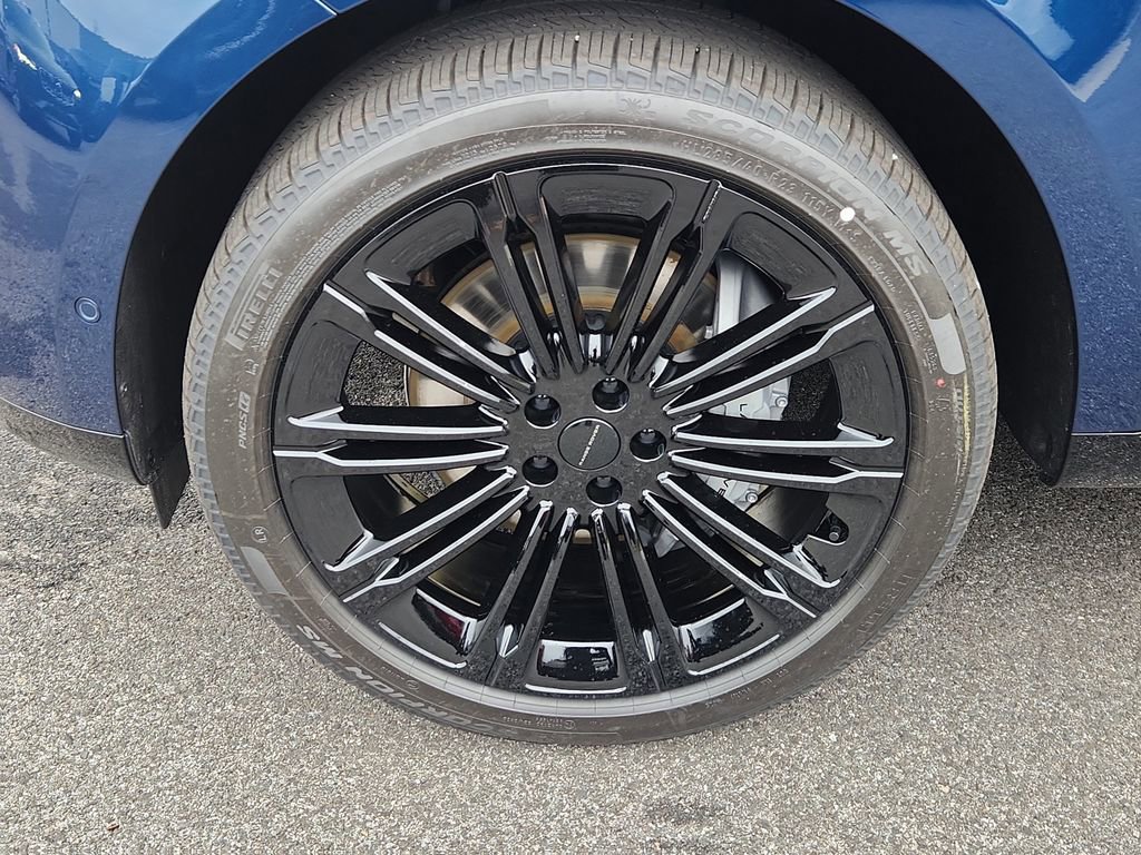 New 2026 Land Rover Range Rover Long Wheelbase SE image 9