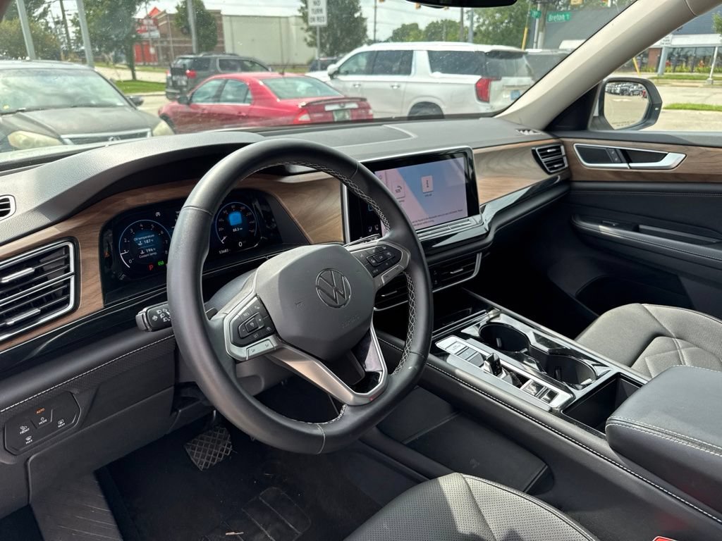 Used 2025 Volkswagen Atlas SE AWD/4WD image 11