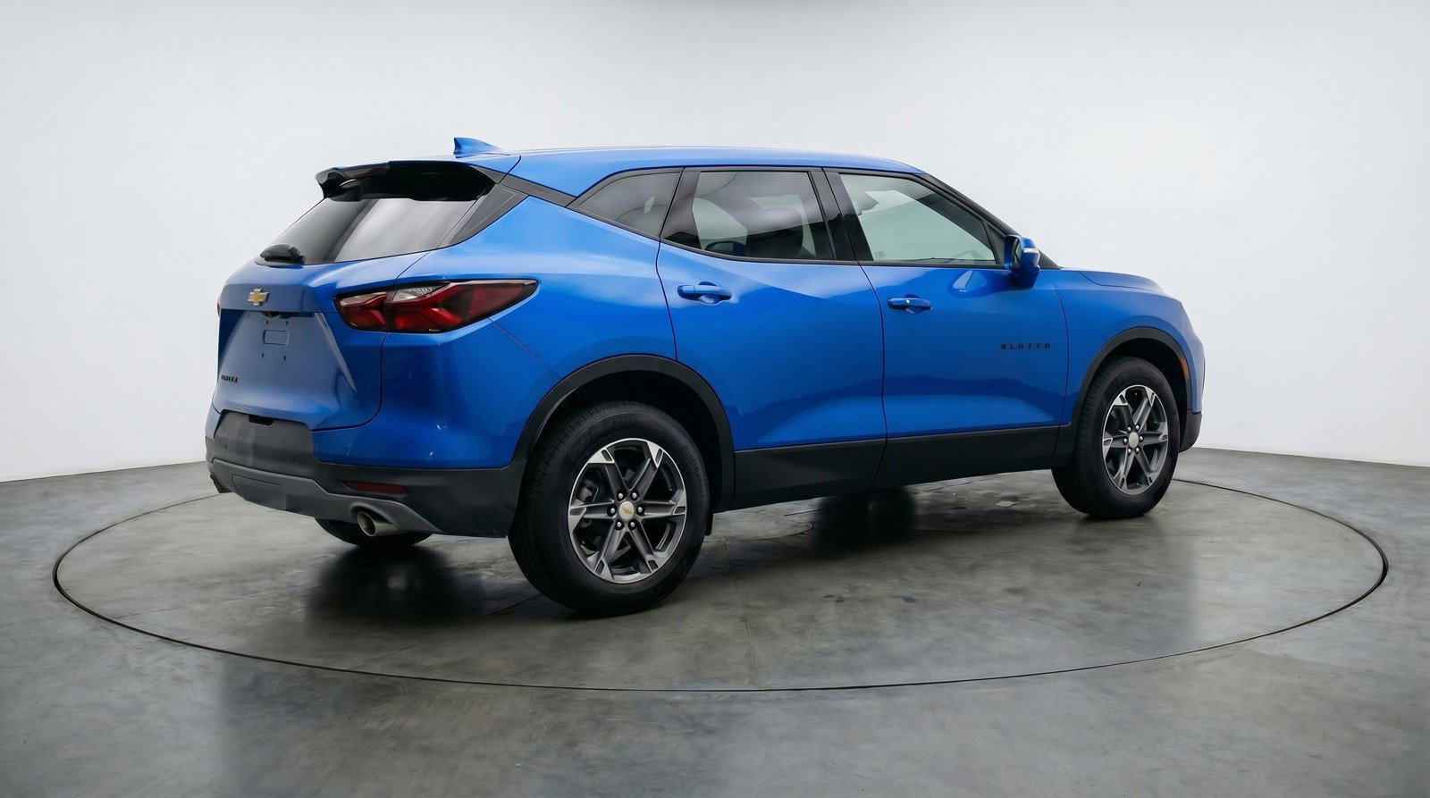 Used 2025 Chevrolet Blazer LT FWD image 9