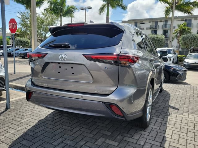 Used 2026 Toyota Highlander Limited image 4