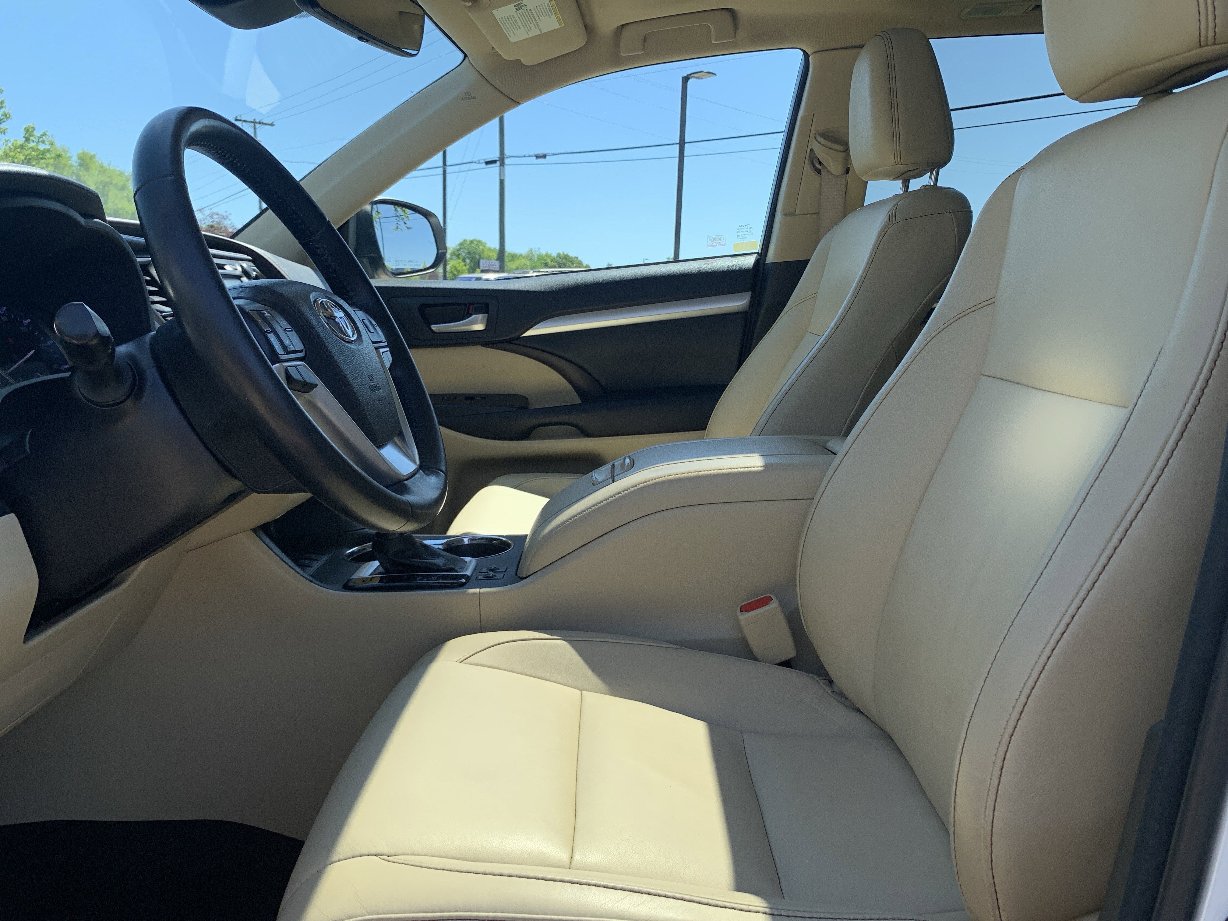 Used 2017 Toyota Highlander XLE image 16