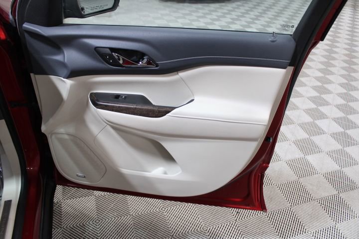 Used 2021 GMC Acadia Denali w/ Denali Technology Package AWD/4WD image 24