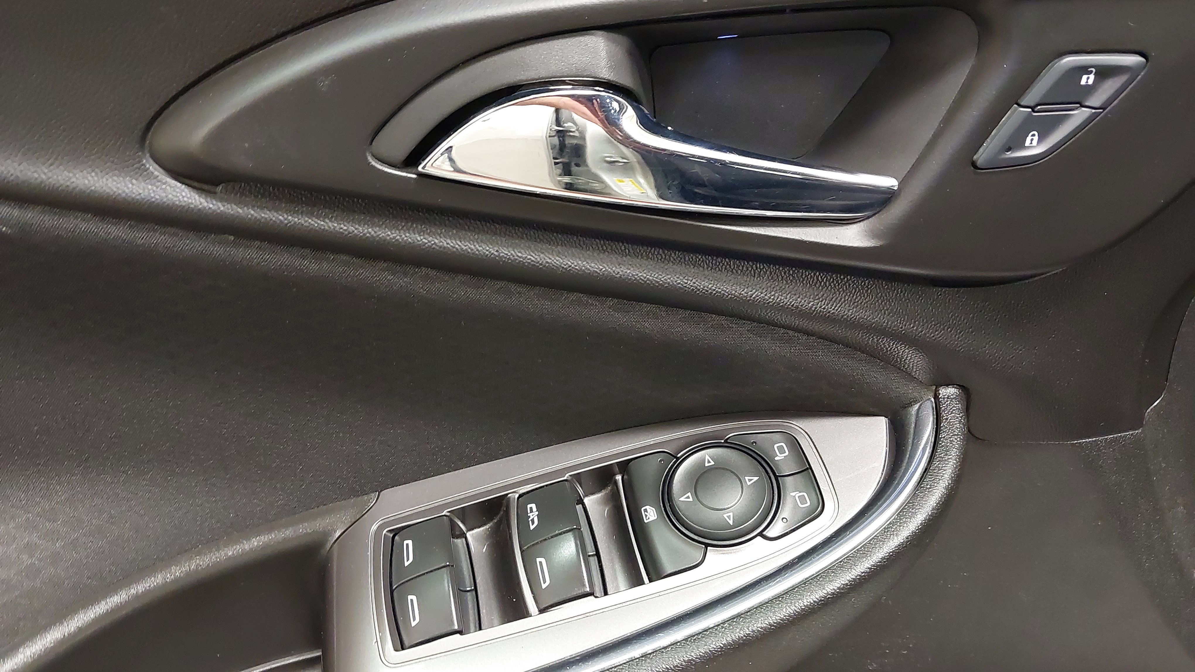 Used 2017 Chevrolet Malibu LT FWD image 25