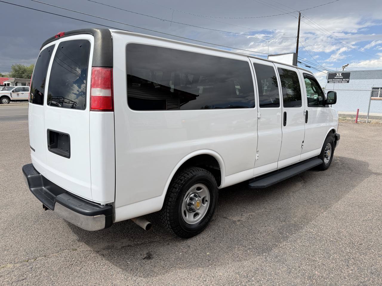 Used 2017 Chevrolet Express 3500 LT w/ LT Preferred Equipment Group RWD image 8