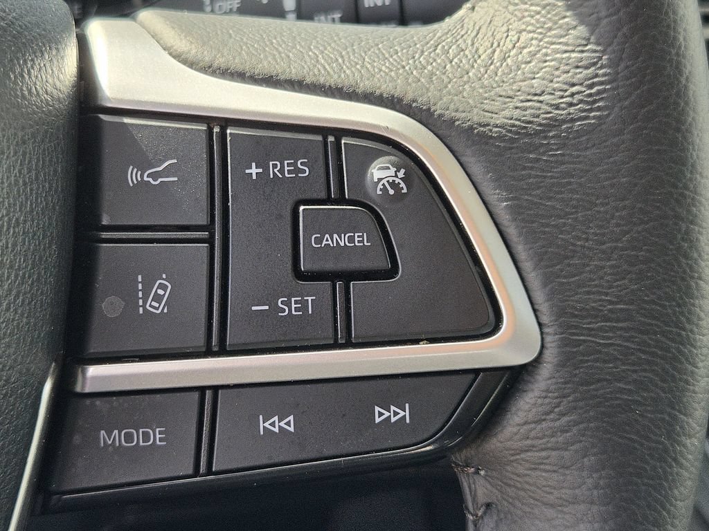 Used 2026 Toyota Sienna XLE FWD image 23