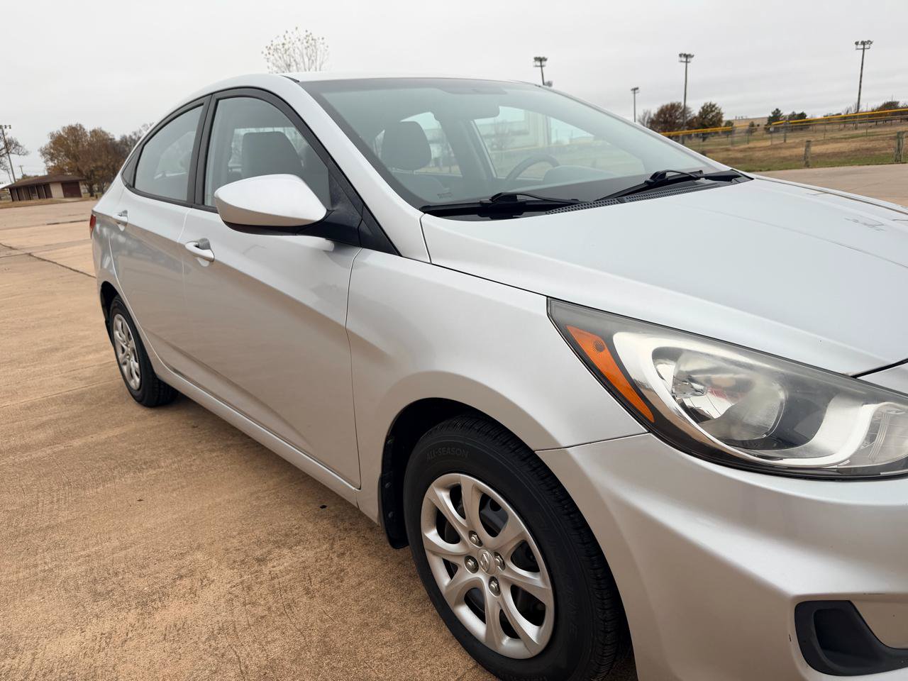 Used 2013 Hyundai Accent GLS FWD image 26
