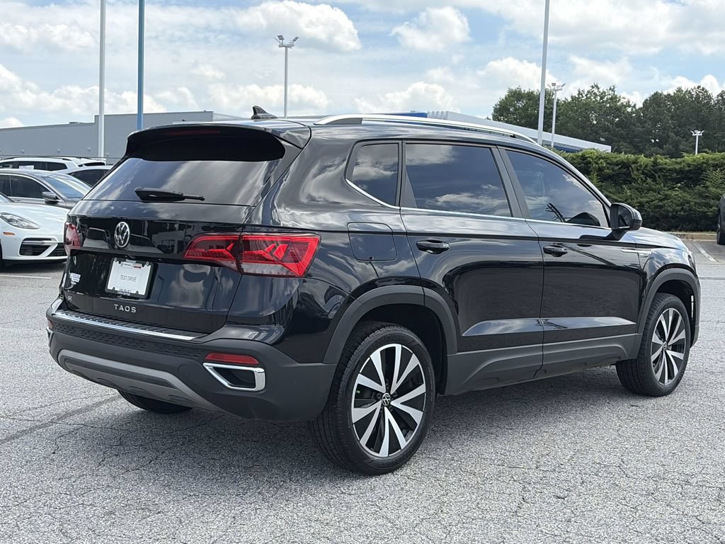 Used 2024 Volkswagen Taos SE w/ MDO Package FWD image 5