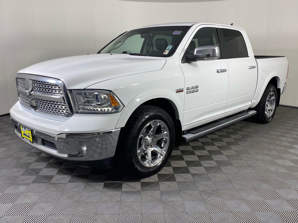 Used 2018 RAM 1500 Laramie w/ Convenience Group AWD/4WD image 3