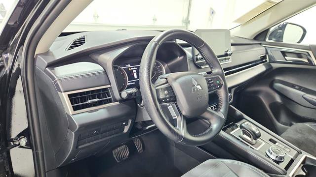 Used 2024 Mitsubishi Outlander SE image 10