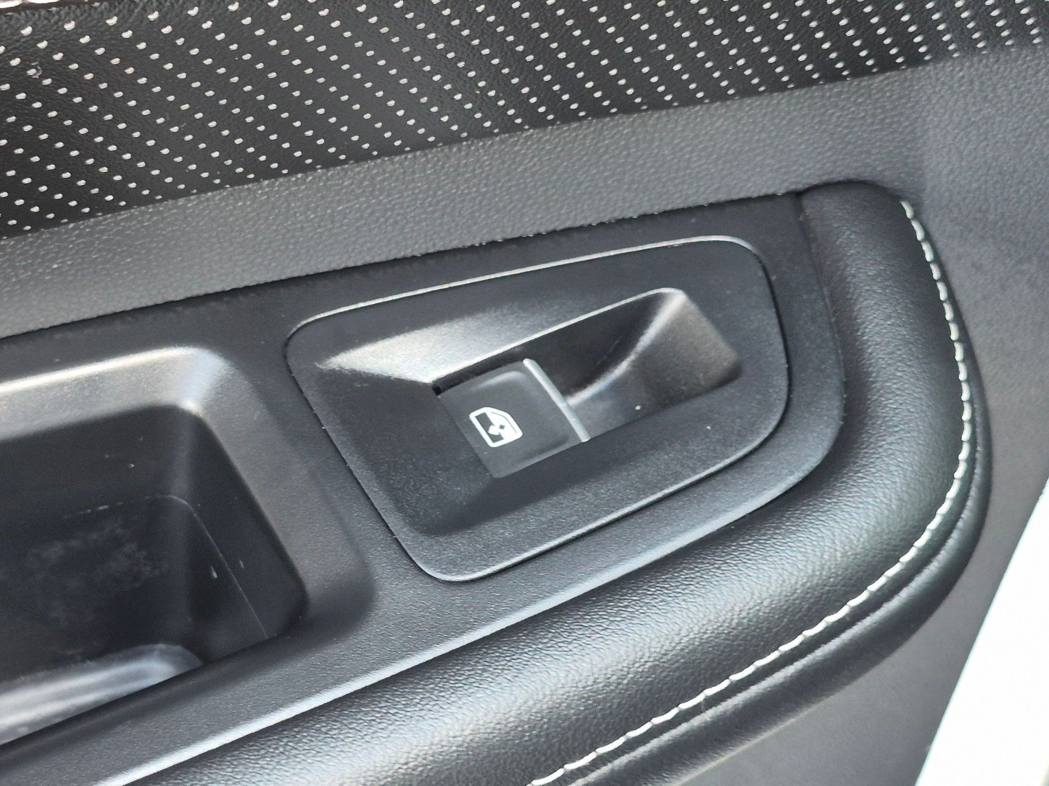 Used 2024 Volkswagen Atlas SE w/ Panoramic Sunroof Package FWD image 29