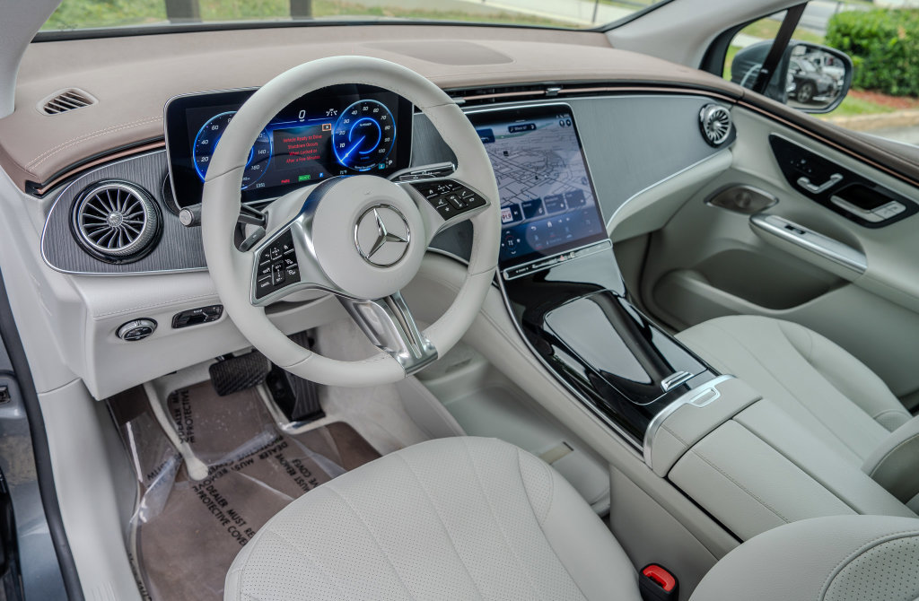 Used 2023 Mercedes-Benz EQE 350+ SUV w/ AMG Line Exterior Package image 4