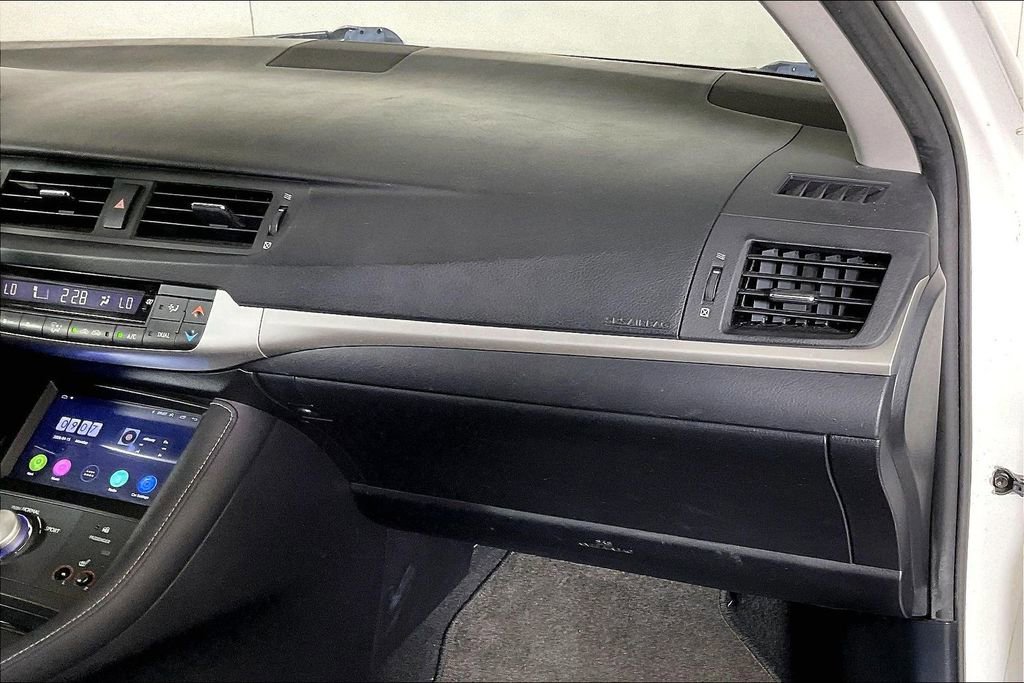 Used 2013 Lexus CT 200h FWD image 16
