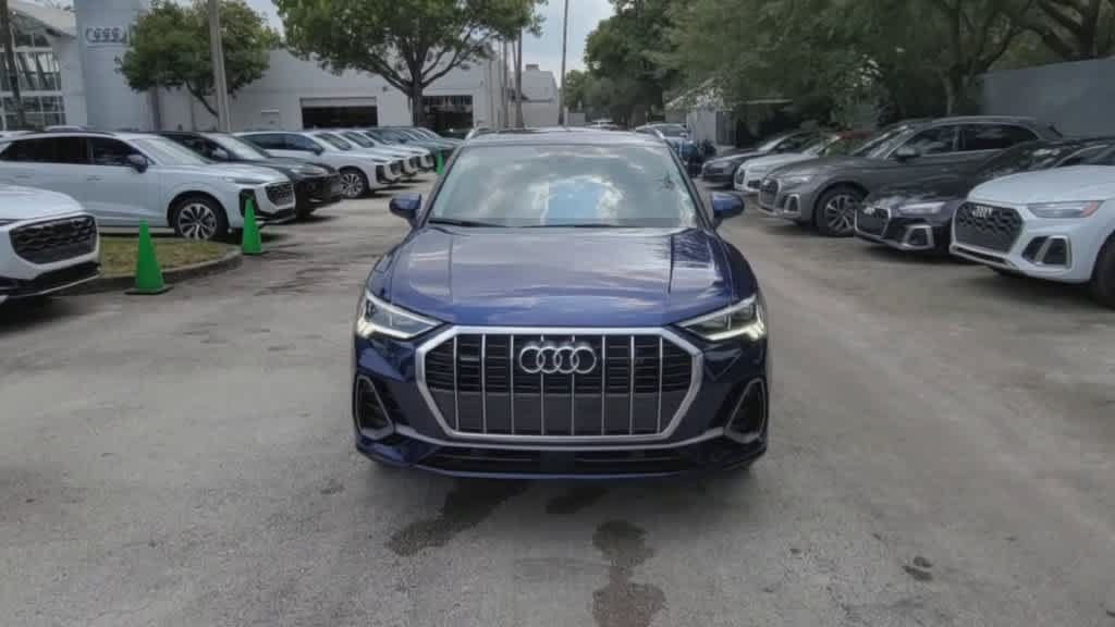 Certified 2024 Audi Q3 2.0T Premium w/ Convenience Package AWD/4WD image 3
