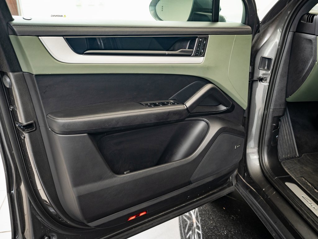 Used 2024 Porsche Cayenne image 23