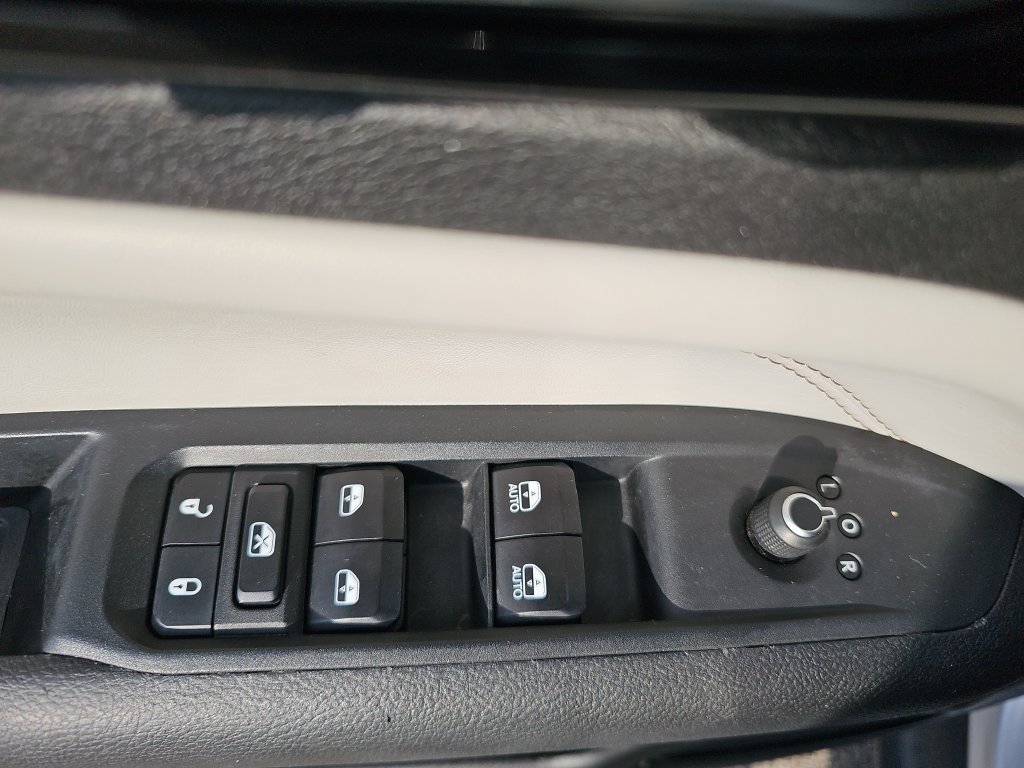 Used 2025 Jeep Compass Limited AWD/4WD image 26
