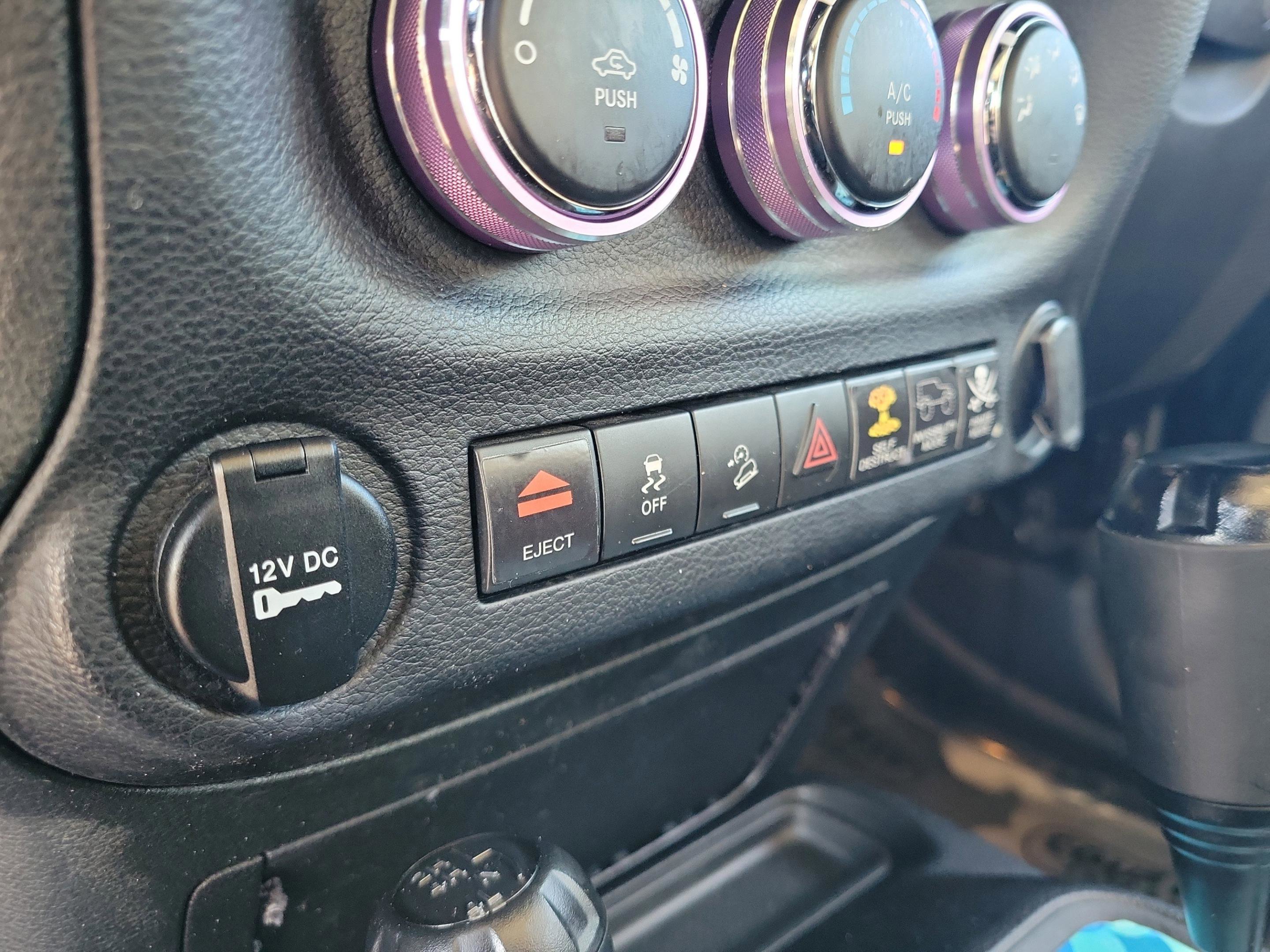 Used 2015 Jeep Wrangler Sport image 23