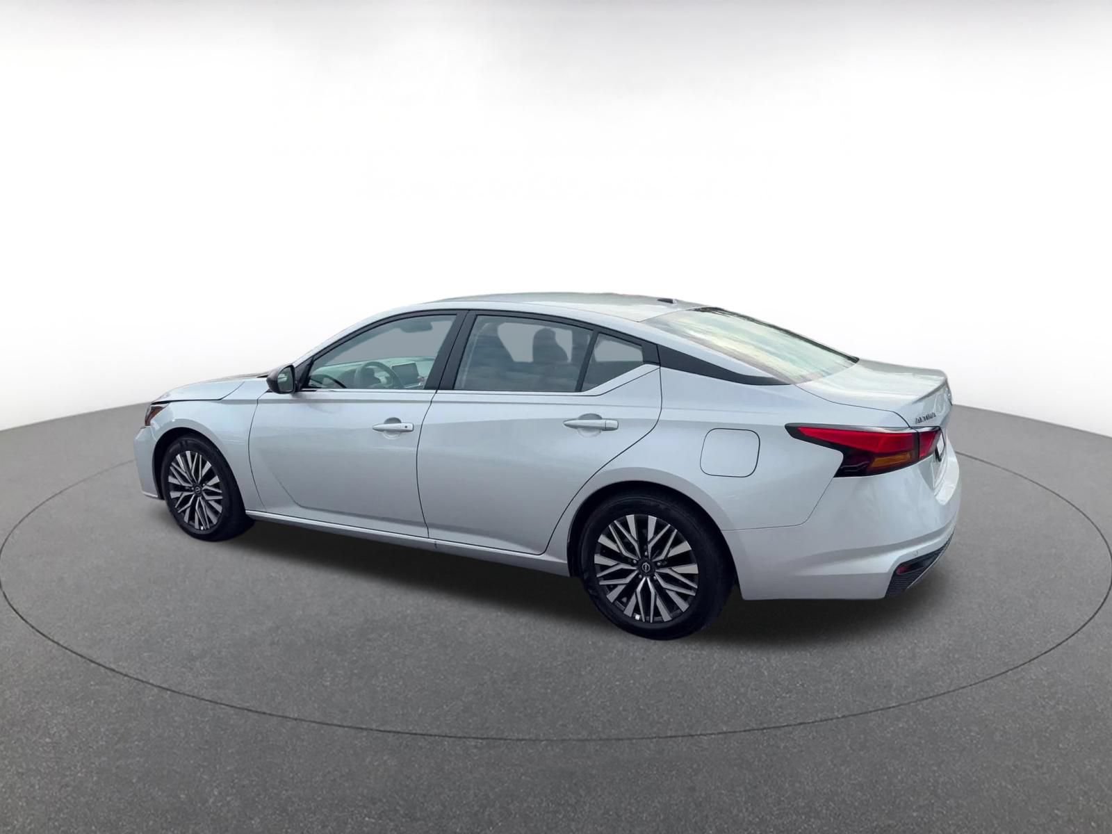 Used 2026 Nissan Altima 2.5 SV FWD image 9