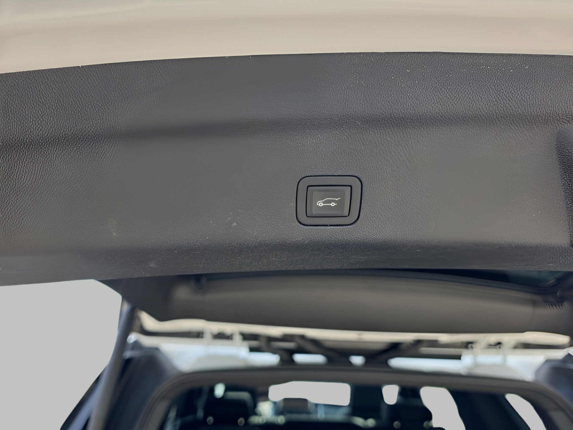 Used 2024 Chevrolet Tahoe Z71 w/ Luxury Package image 8