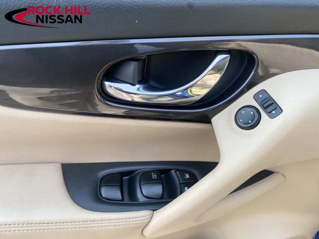 Used 2020 Nissan Rogue SV image 11