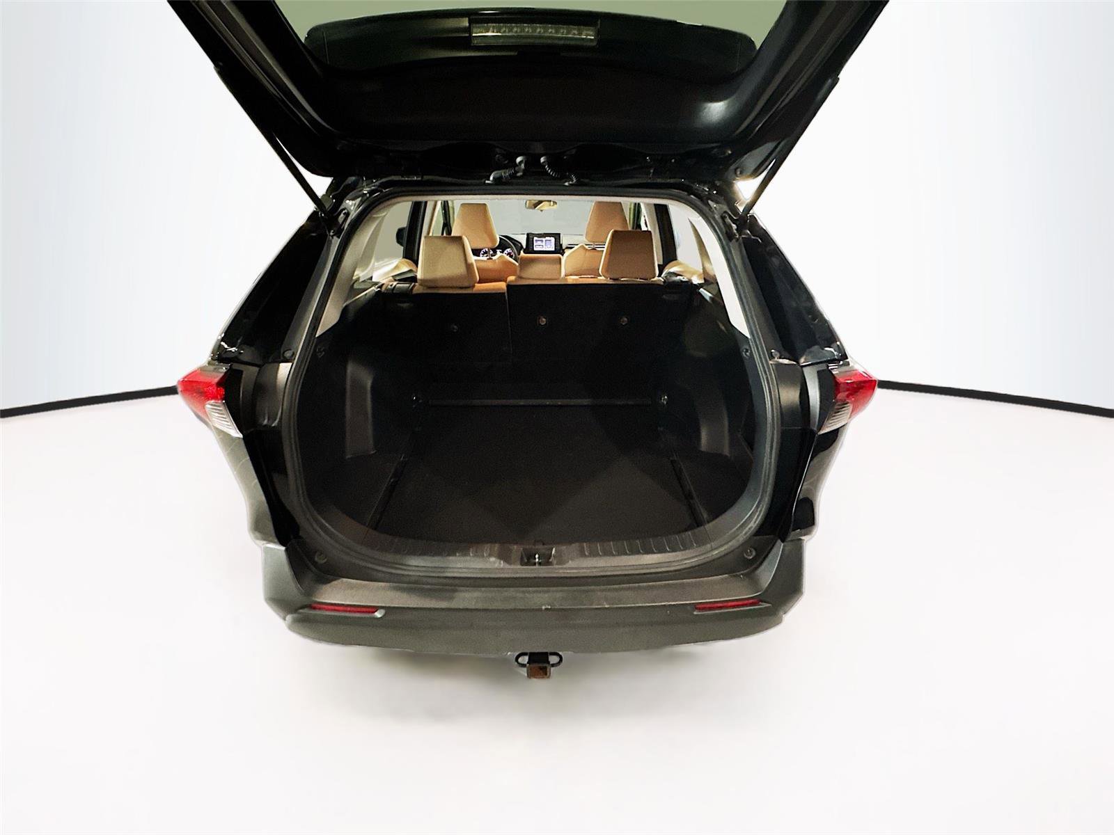 Used 2019 Toyota RAV4 LE image 17