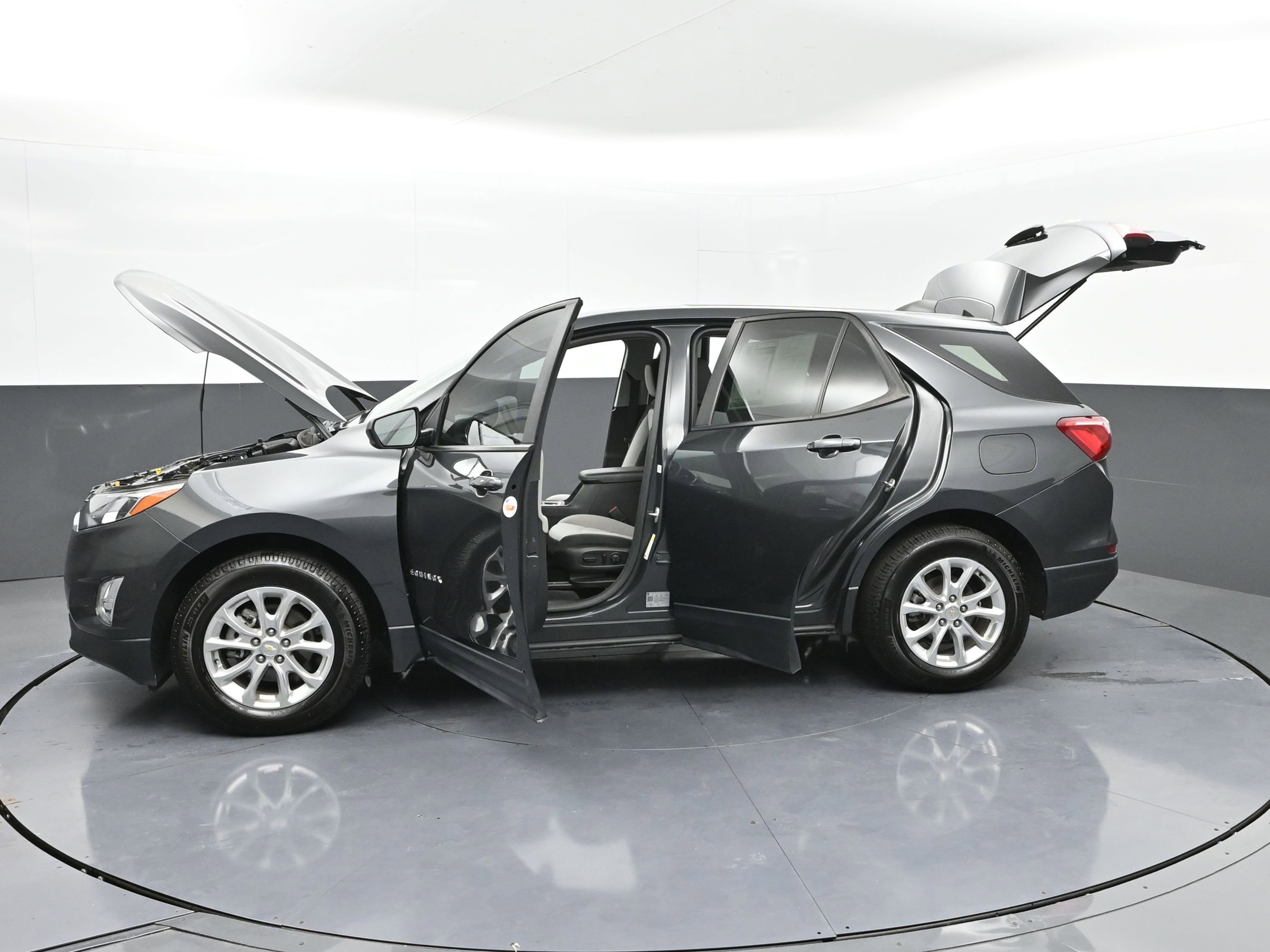 Used 2021 Chevrolet Equinox LS w/ LS Convenience Package image 47