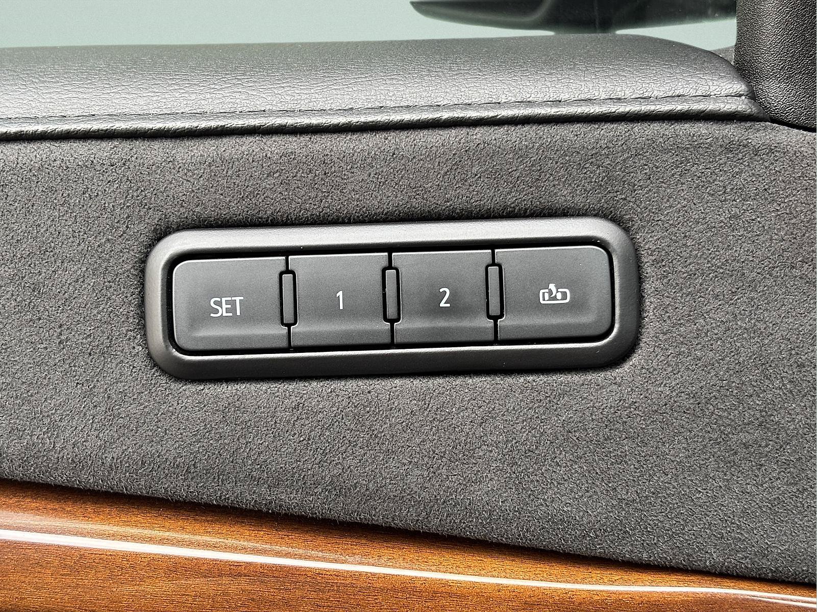Used 2020 Cadillac Escalade Luxury AWD/4WD image 18