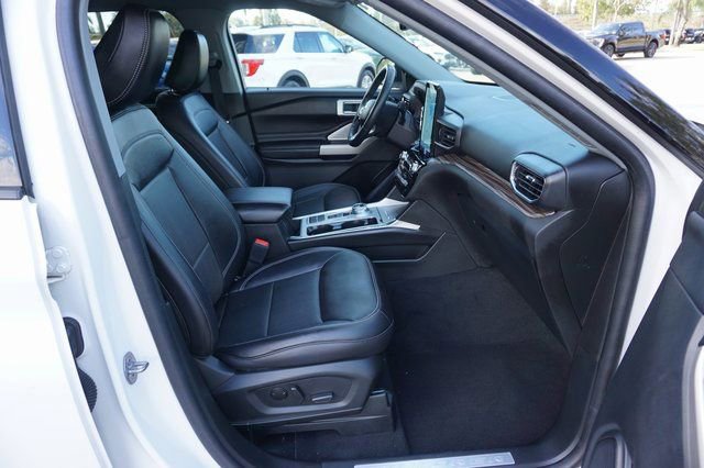 Certified 2022 Ford Explorer Limited w/ Limited Technology Package image 3