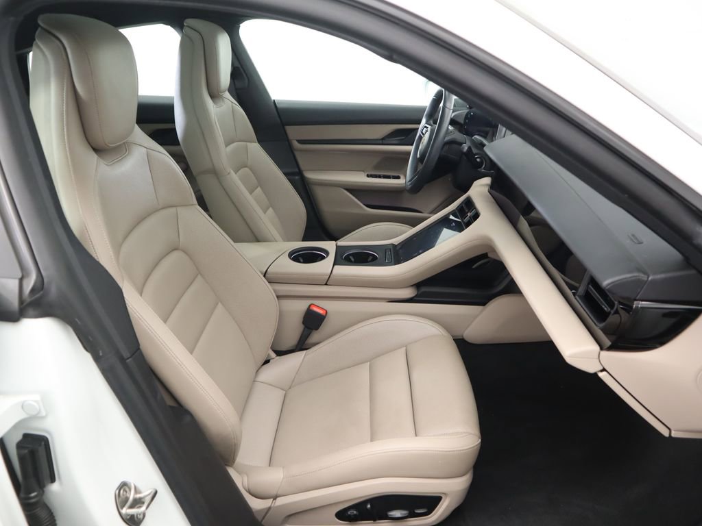 Used 2021 Porsche Taycan image 21