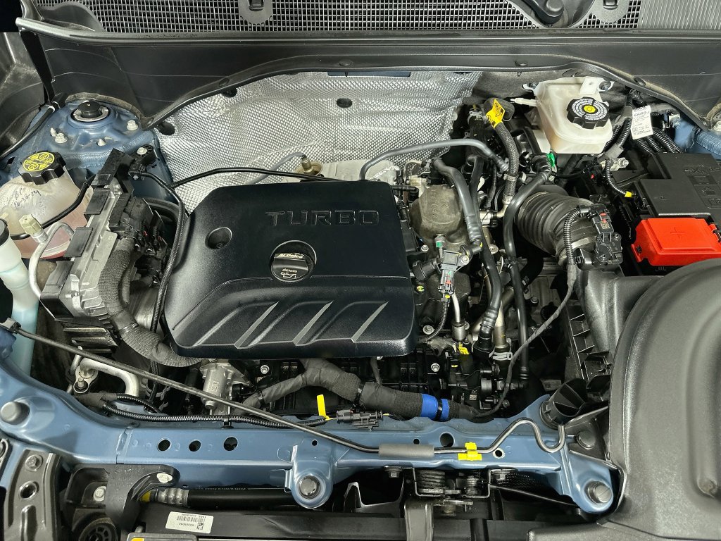 Used 2025 Buick Encore GX Avenir w/ Avenir Technology Package FWD image 37