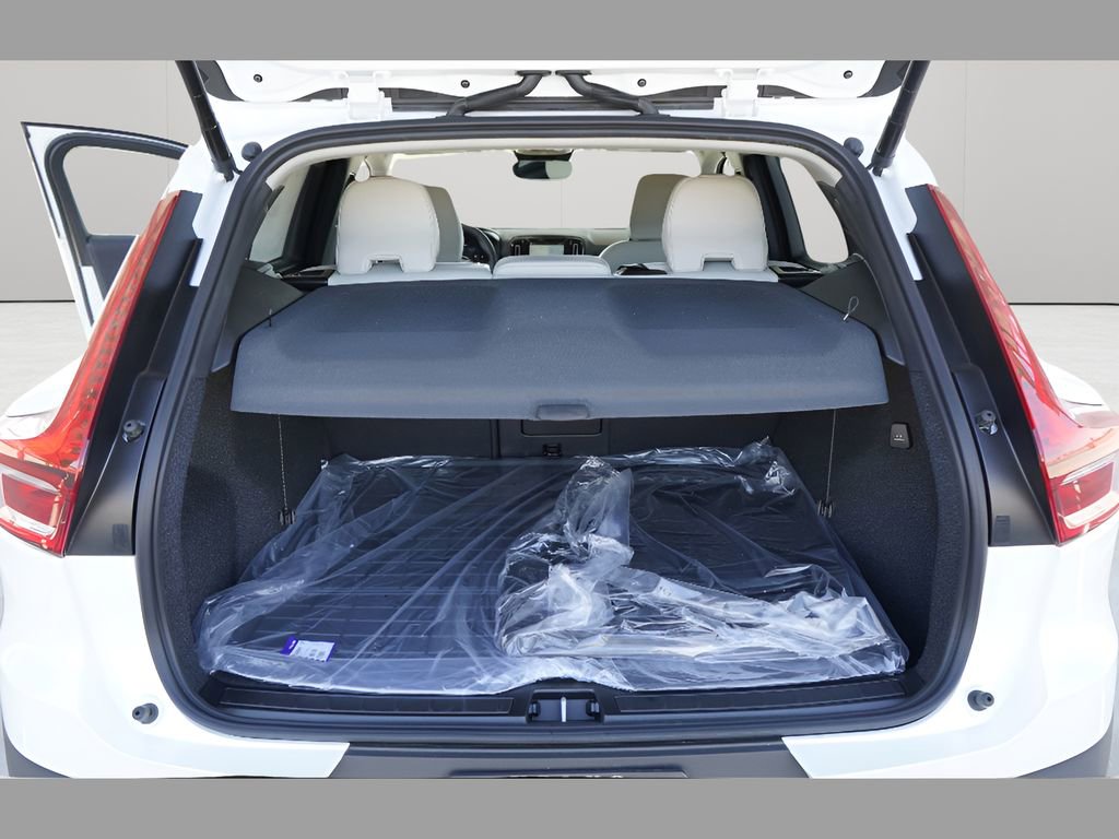 New 2026 Volvo XC40 B5 Ultra w/ Climate Package image 21
