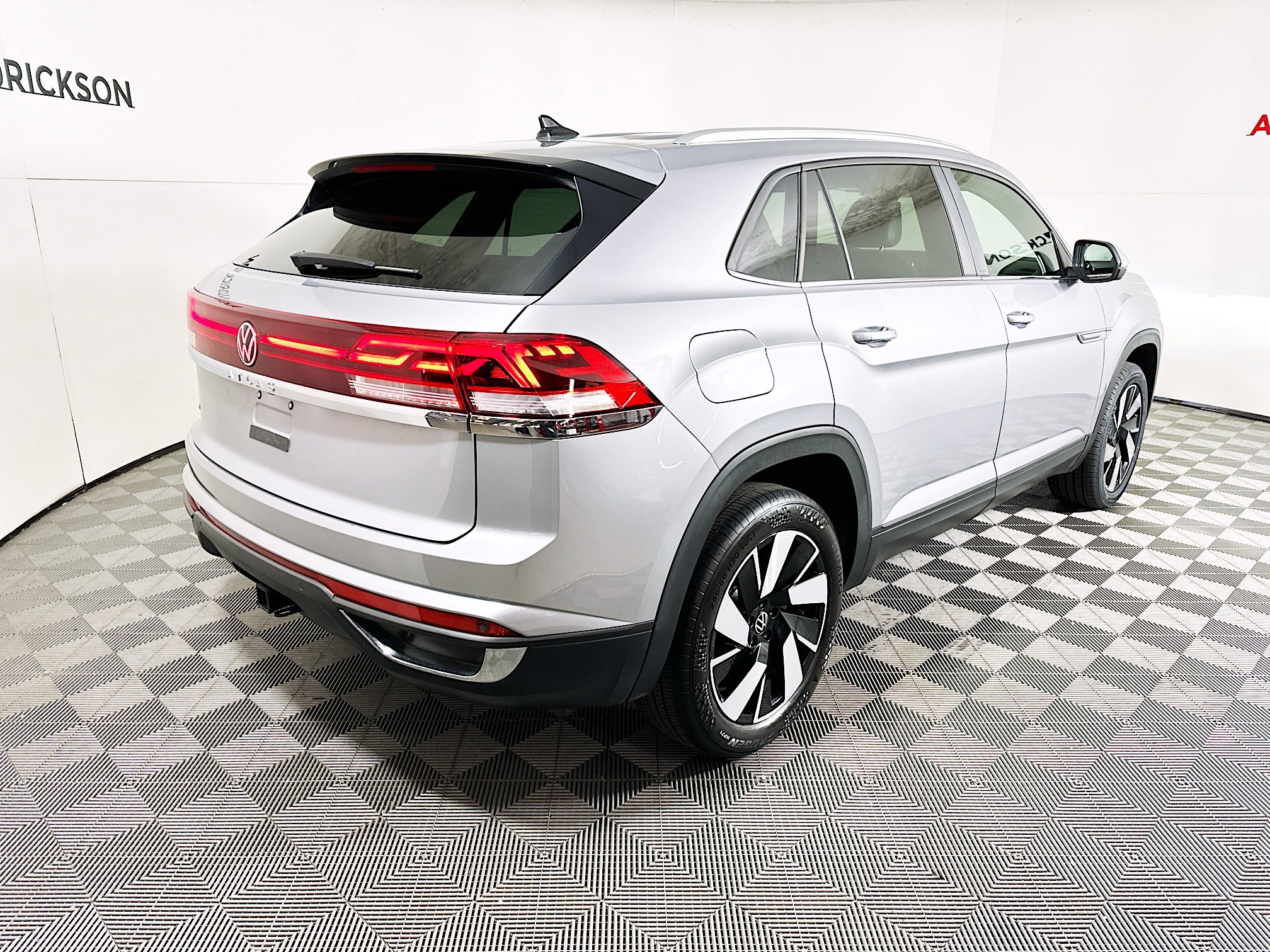 Used 2024 Volkswagen Atlas Cross Sport SE image 3