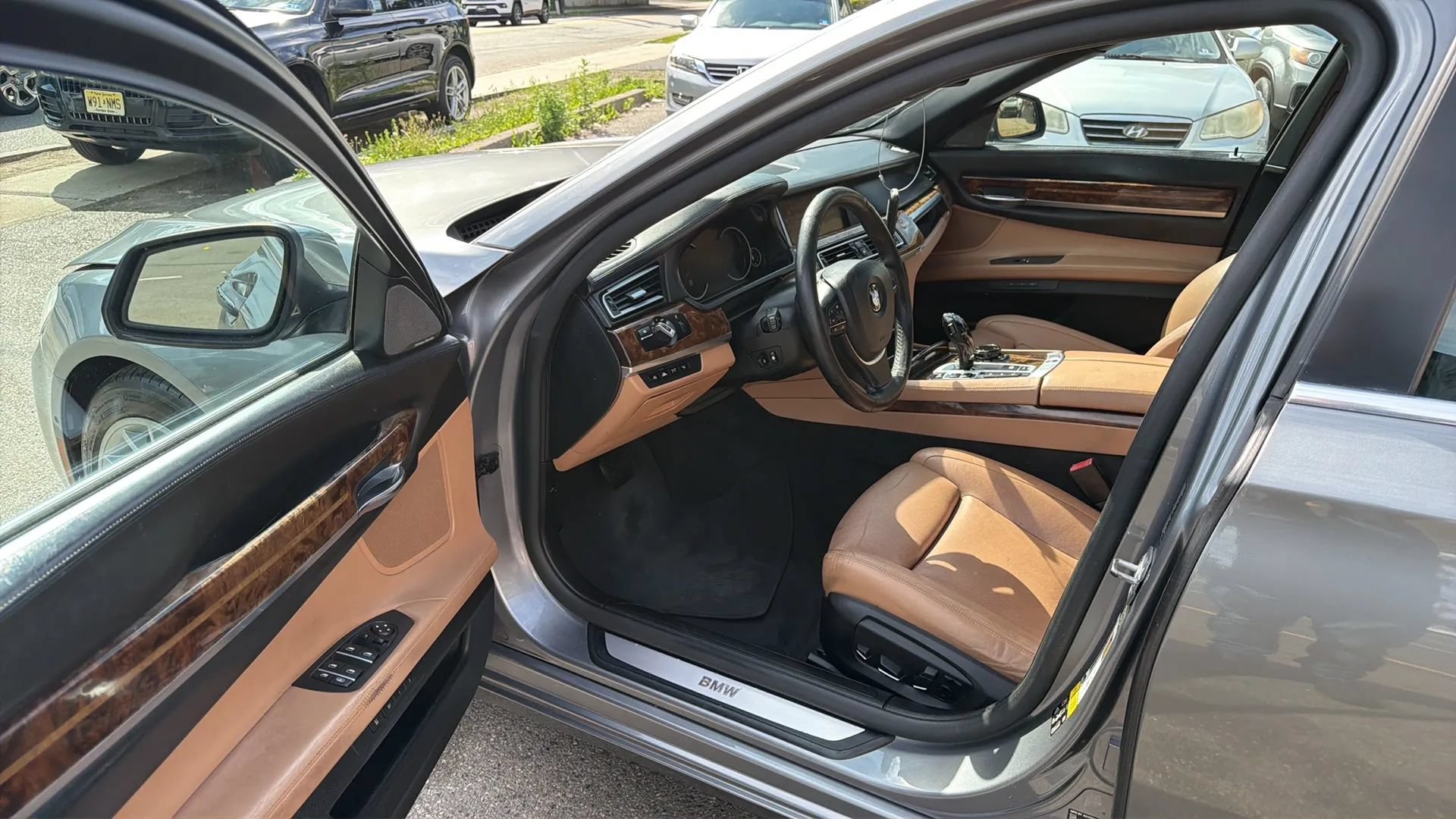 Used 2015 BMW 750Li xDrive w/ Executive Package AWD/4WD image 22