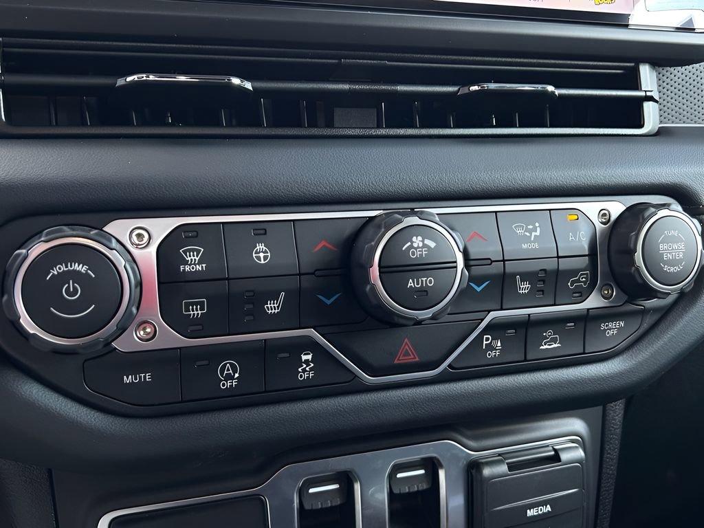 New 2025 Jeep Wrangler Rubicon w/ Steel Bumper Group image 19