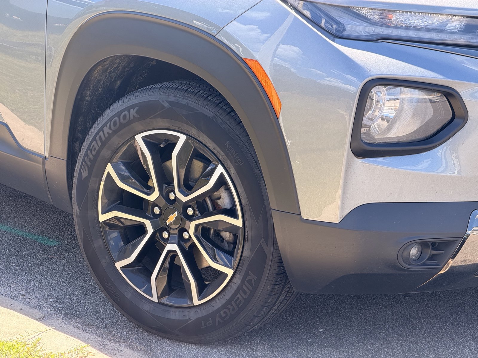 Used 2023 Chevrolet TrailBlazer ACTIV w/ Sun and Liftgate Package FWD image 3