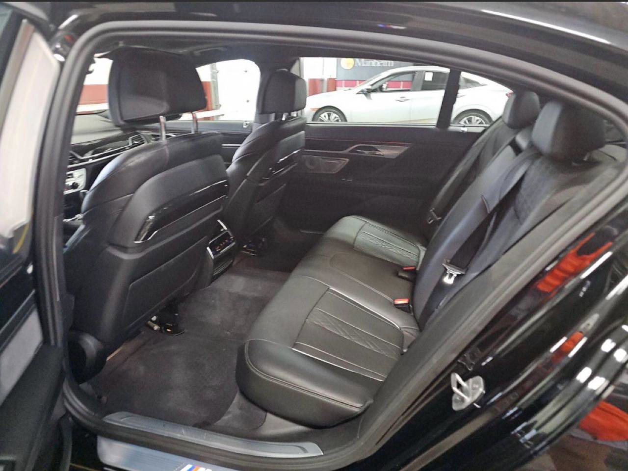 Used 2017 BMW 750i RWD image 12