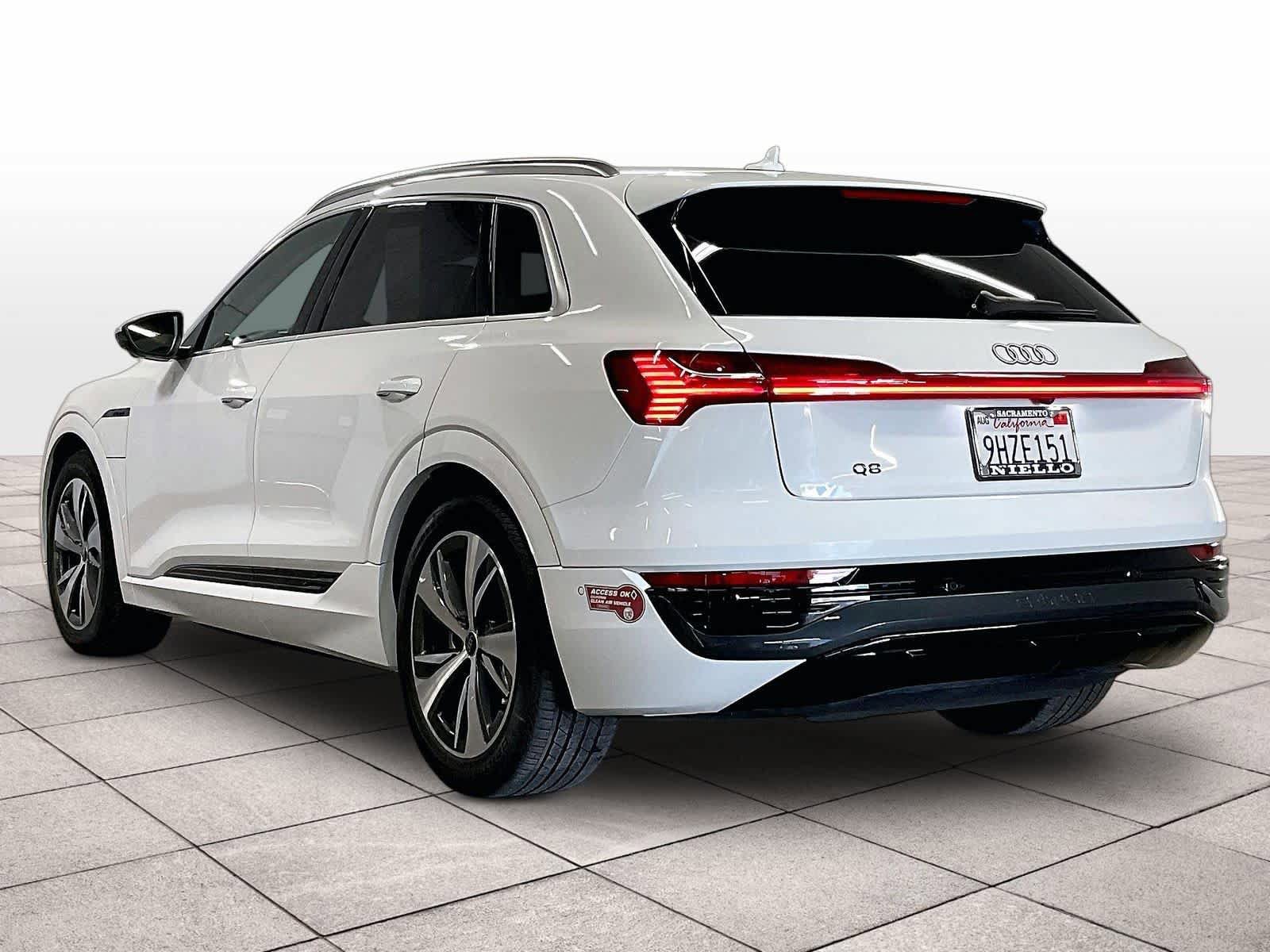 Certified 2024 Audi Q8 e-tron Premium Plus w/ Premium Plus Package AWD/4WD image 12