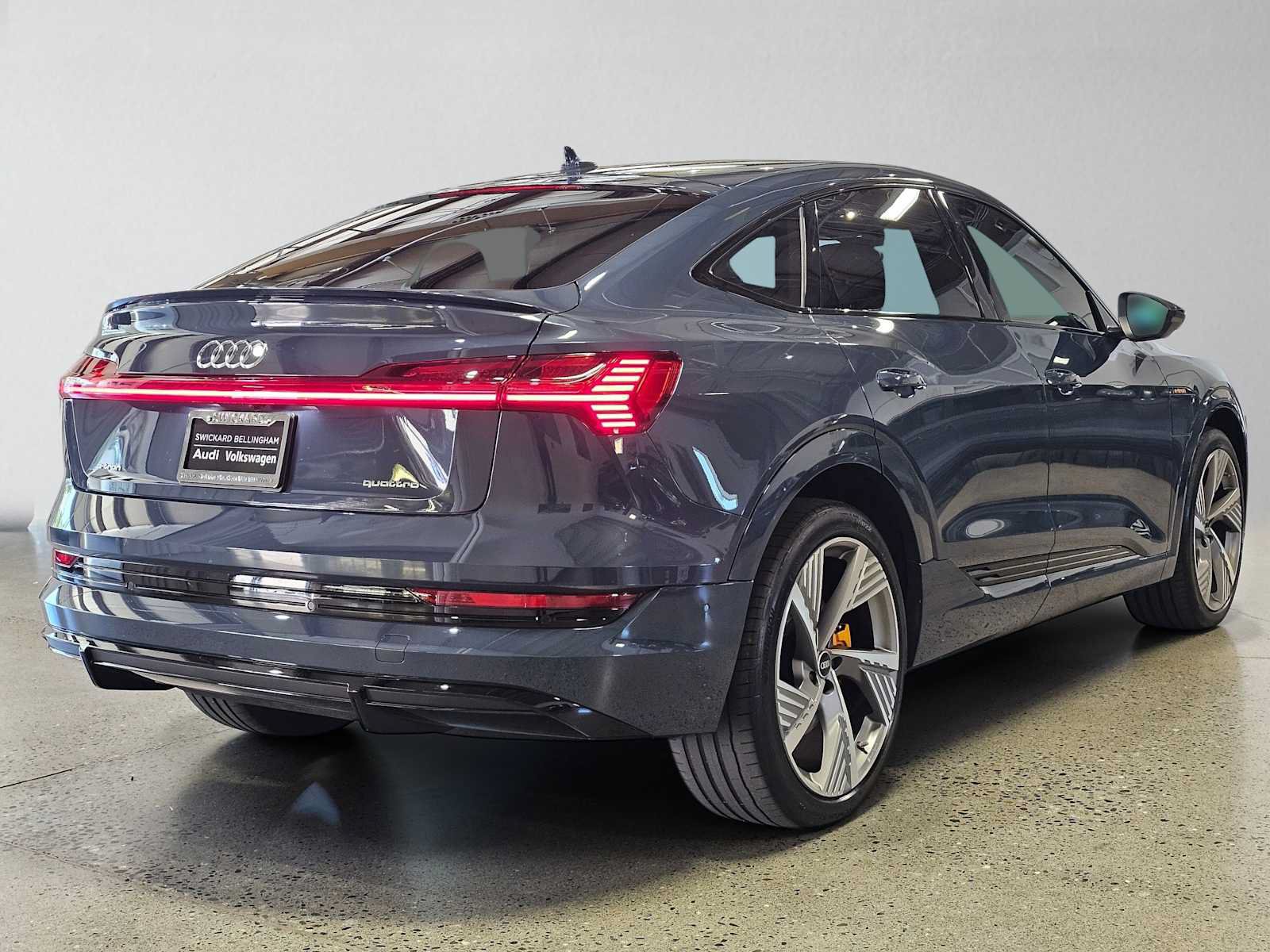 Used 2023 Audi e-tron Prestige w/ Prestige Package AWD/4WD image 3