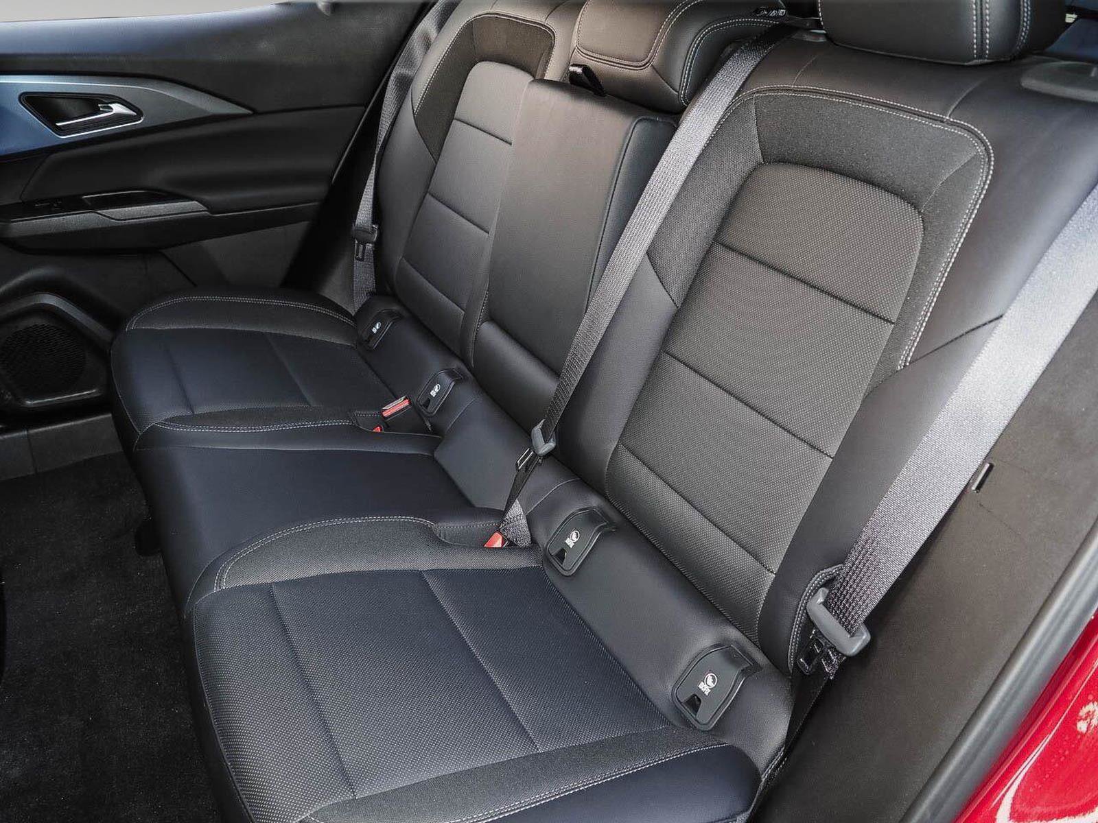 Certified 2025 Chevrolet Equinox EV LT w/ Convenience Package FWD image 29