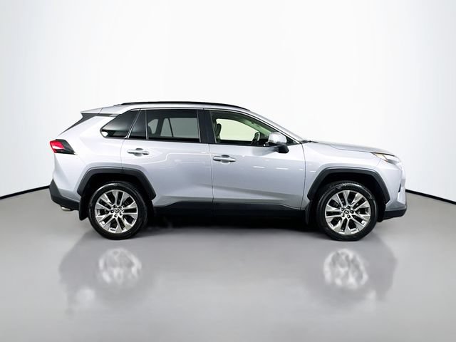 Certified 2022 Toyota RAV4 XLE Premium AWD/4WD image 9