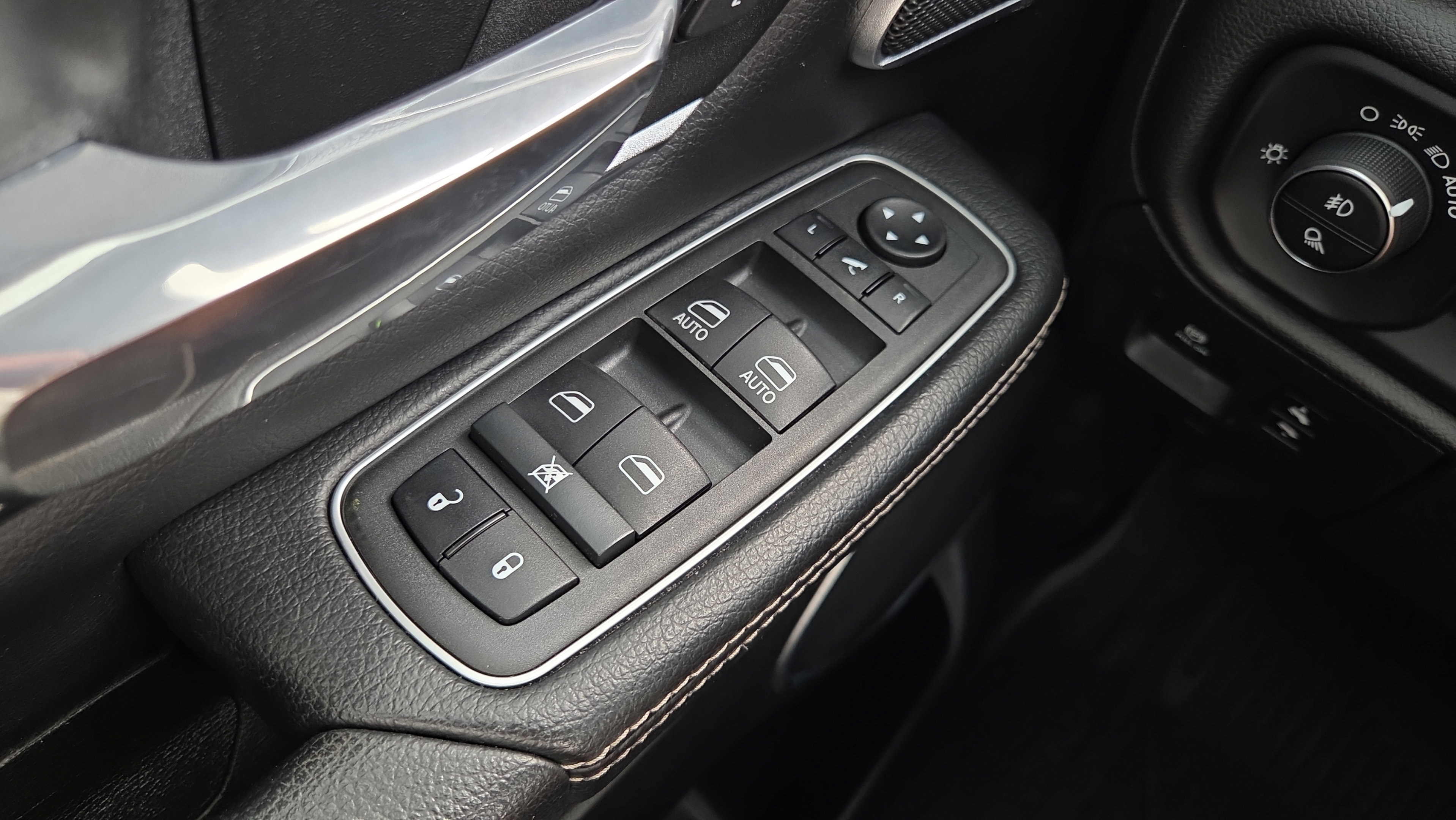 Used 2023 RAM 1500 Laramie AWD/4WD image 17