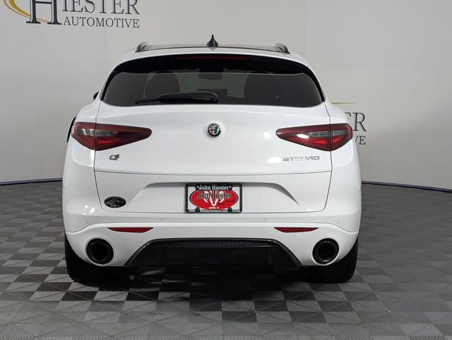 Used 2023 Alfa Romeo Stelvio Veloce AWD/4WD image 6