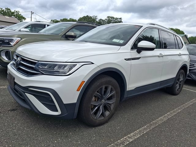 Used 2023 Volkswagen Tiguan SE AWD/4WD image 3