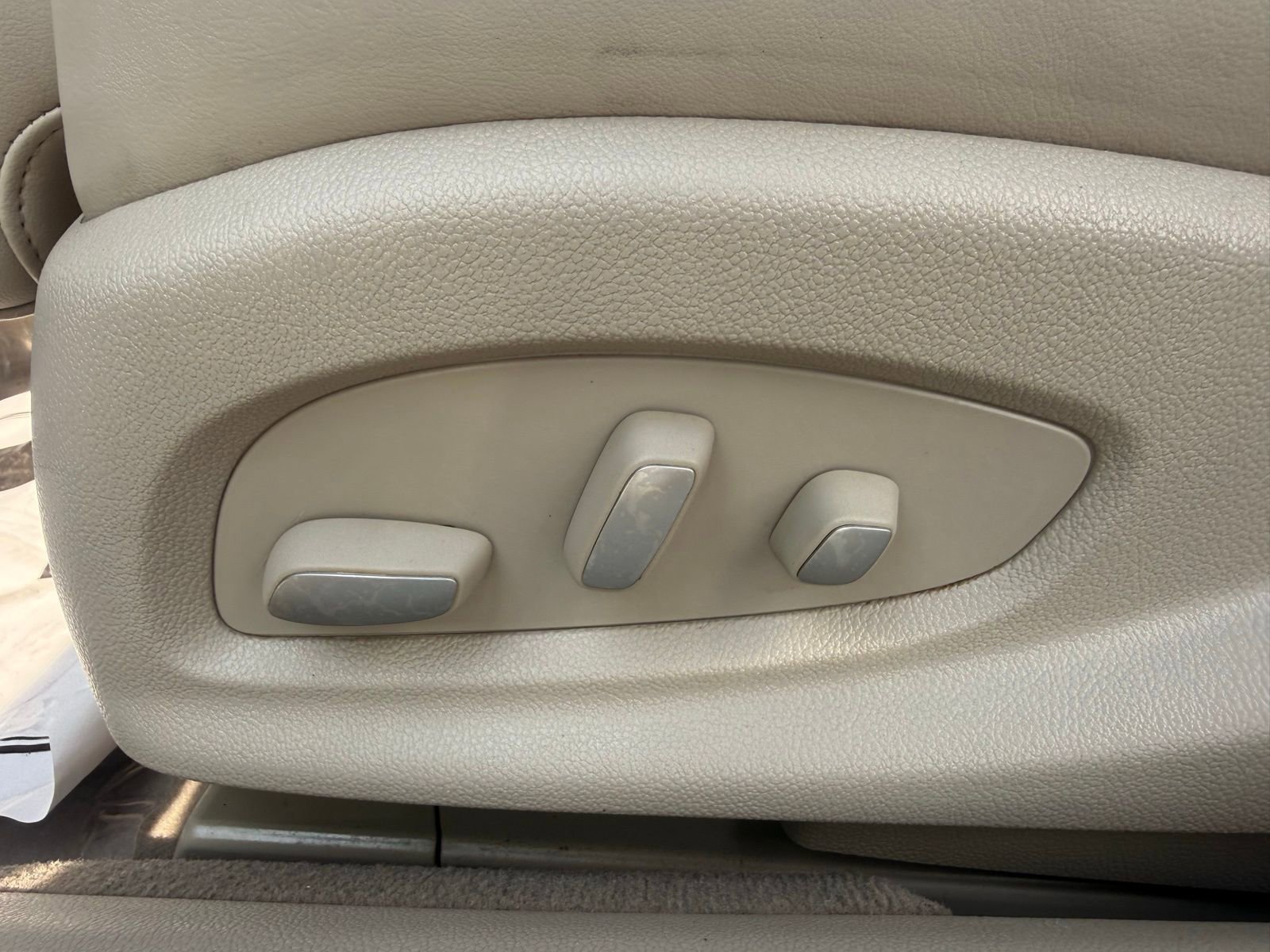 Used 2016 Cadillac XTS Premium image 16