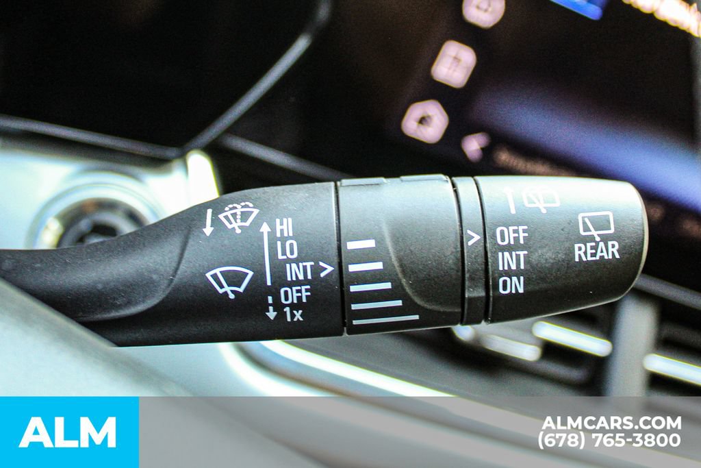 Used 2025 Chevrolet Trax LT FWD image 27